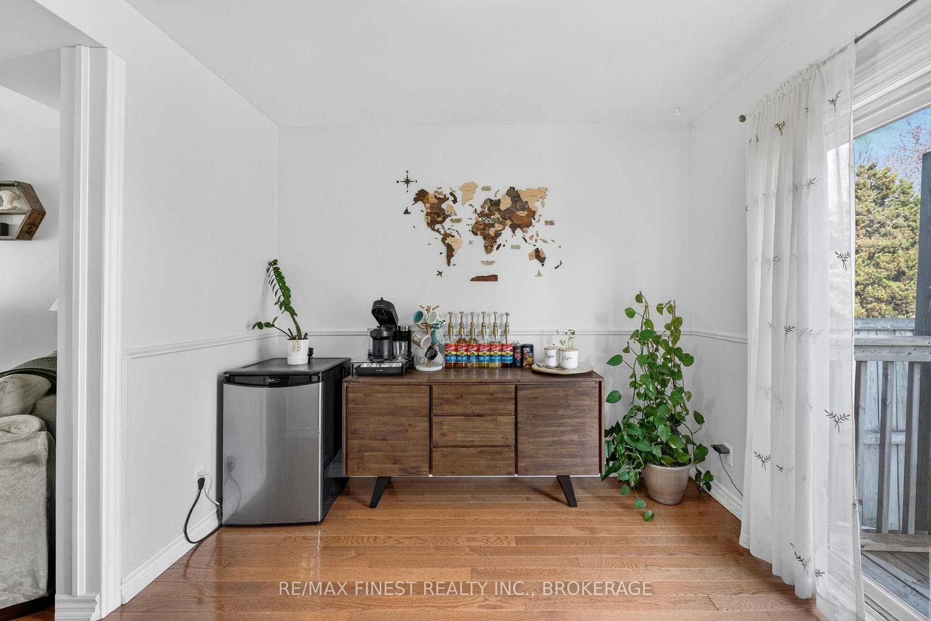 907 Warburton Crescent photo 10