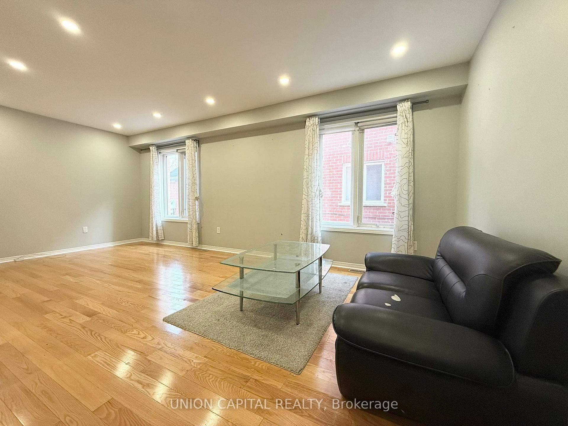 92 Guinevere Road photo 5