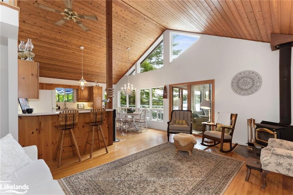 20 MUNRO Drive photo 3