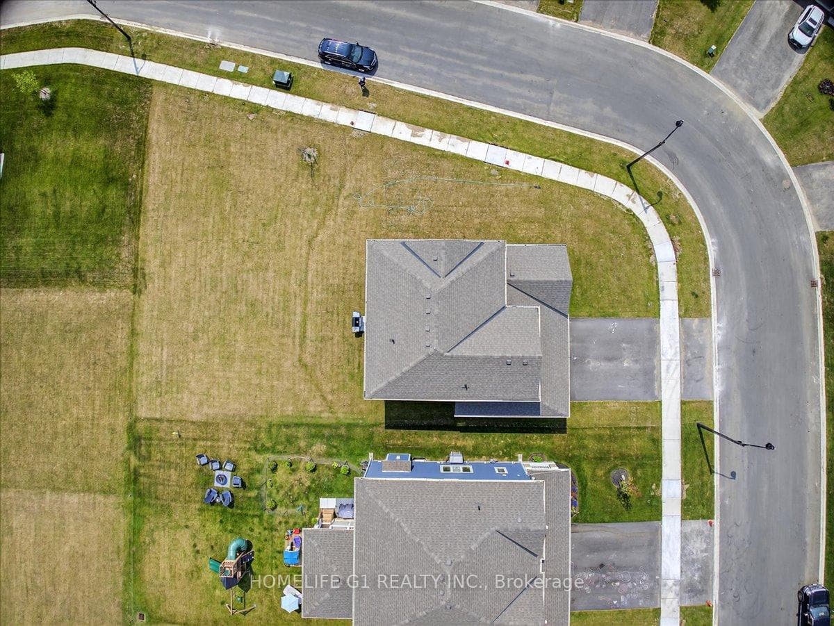 5 Dyer Crescent photo 7