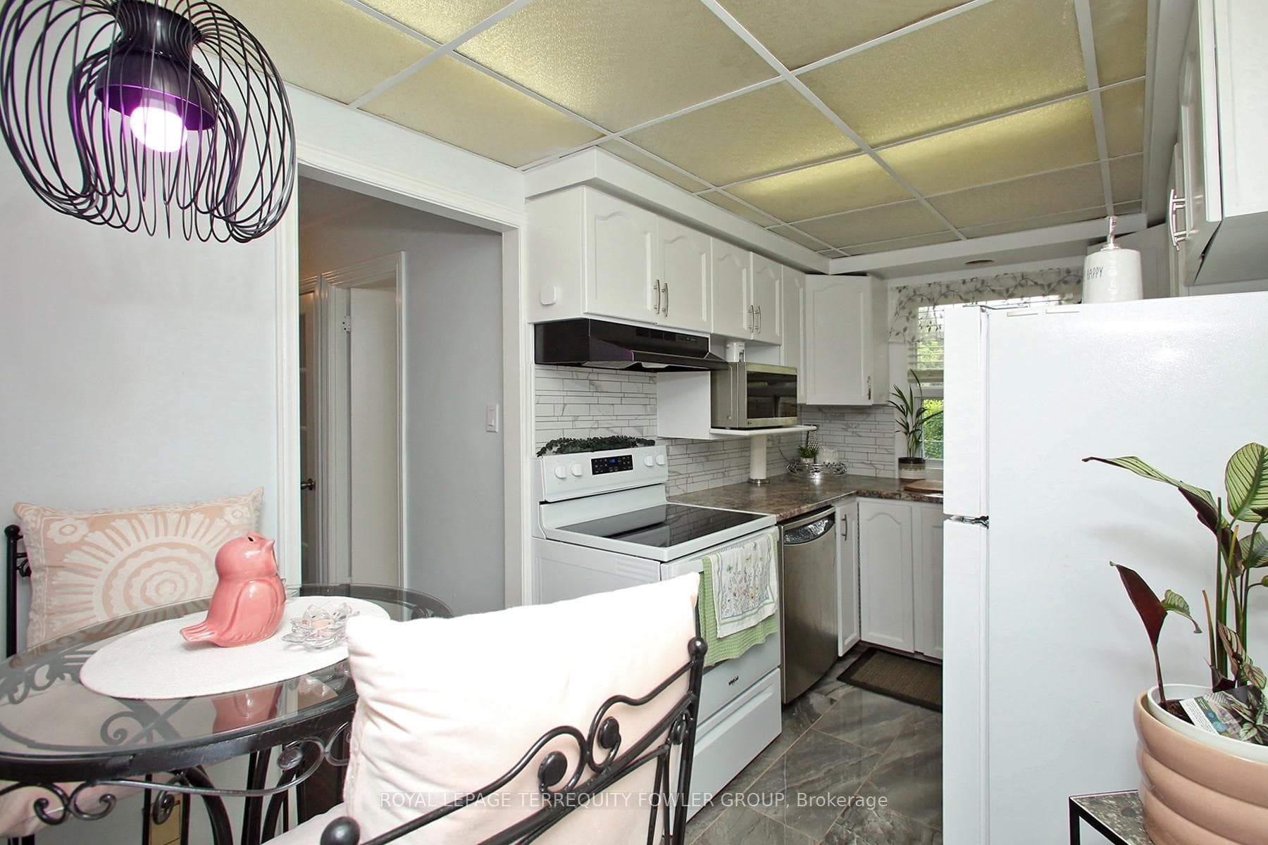 98 Hearst Circle photo 17