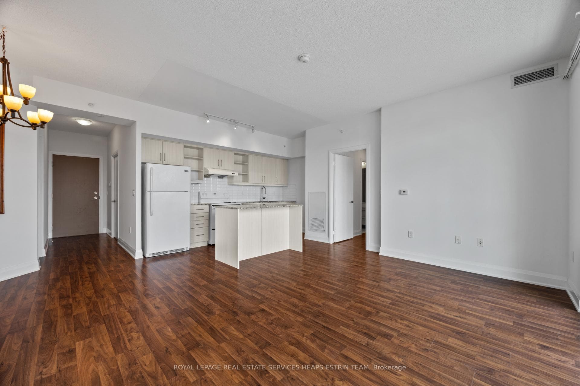 160 Vanderhoof Avenue Unit 913 photo 7