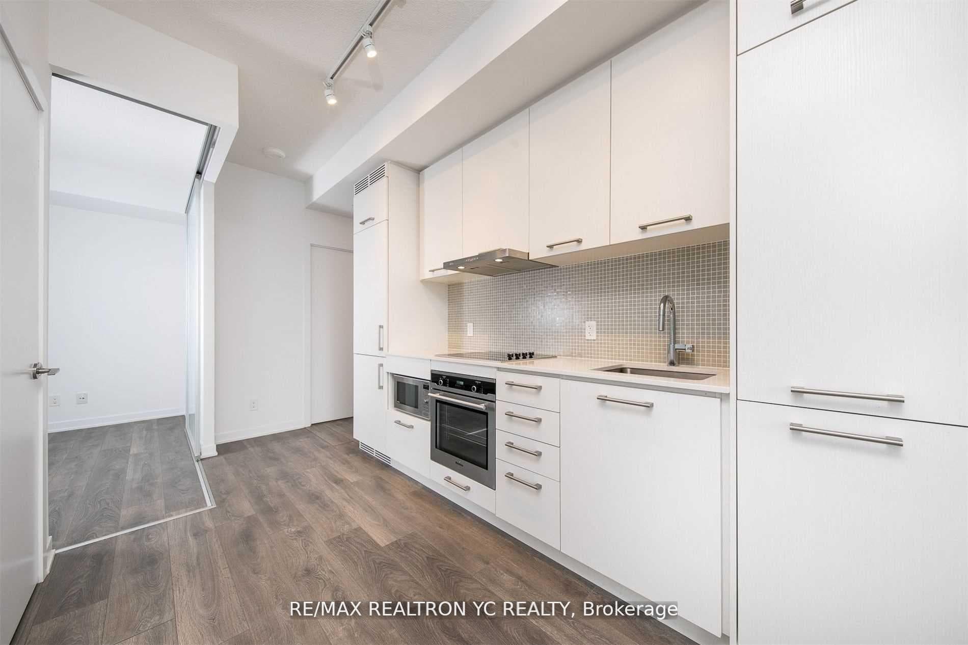 87 Peter Street Unit 3410 photo 4