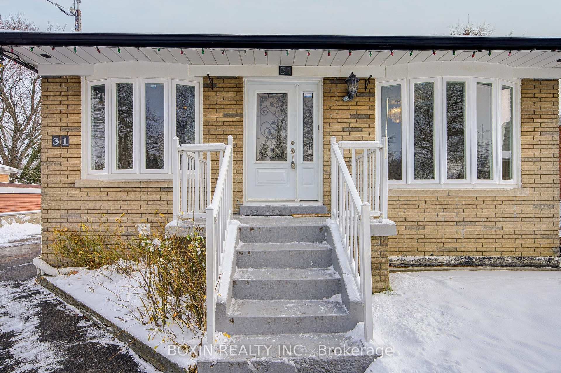 31 Tremely Crescent photo 2