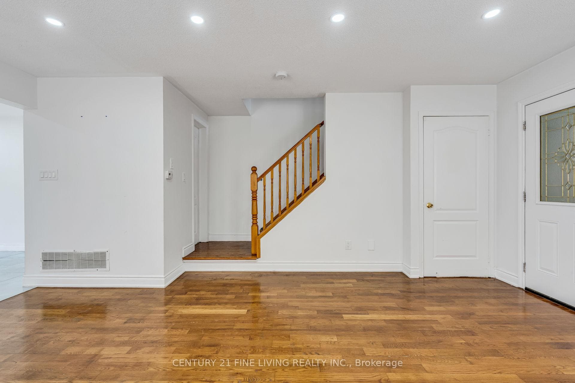 66 Secord Crescent photo 9
