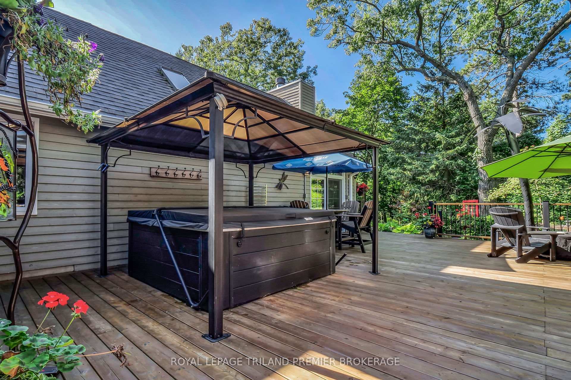 9941 Nipigon Street photo 34