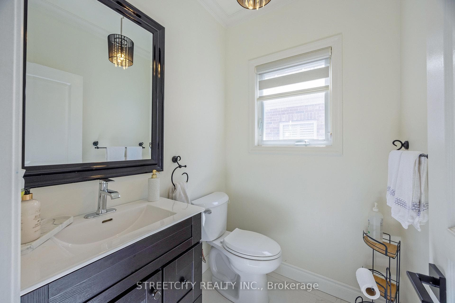 1502 Coronation Drive photo 18