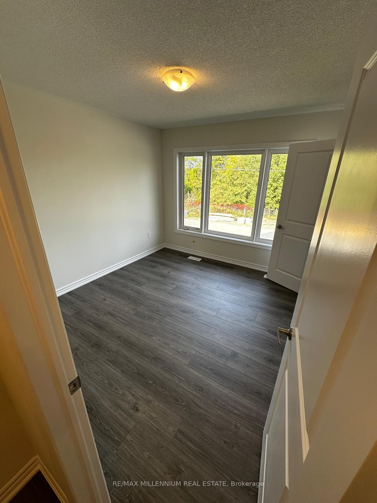 333 Lindsay Street photo 21