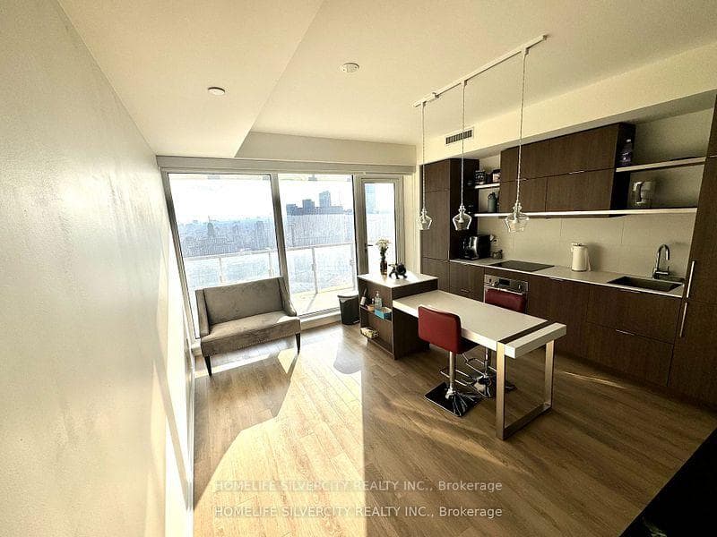 197 Yonge Street Unit 2710 photo 4