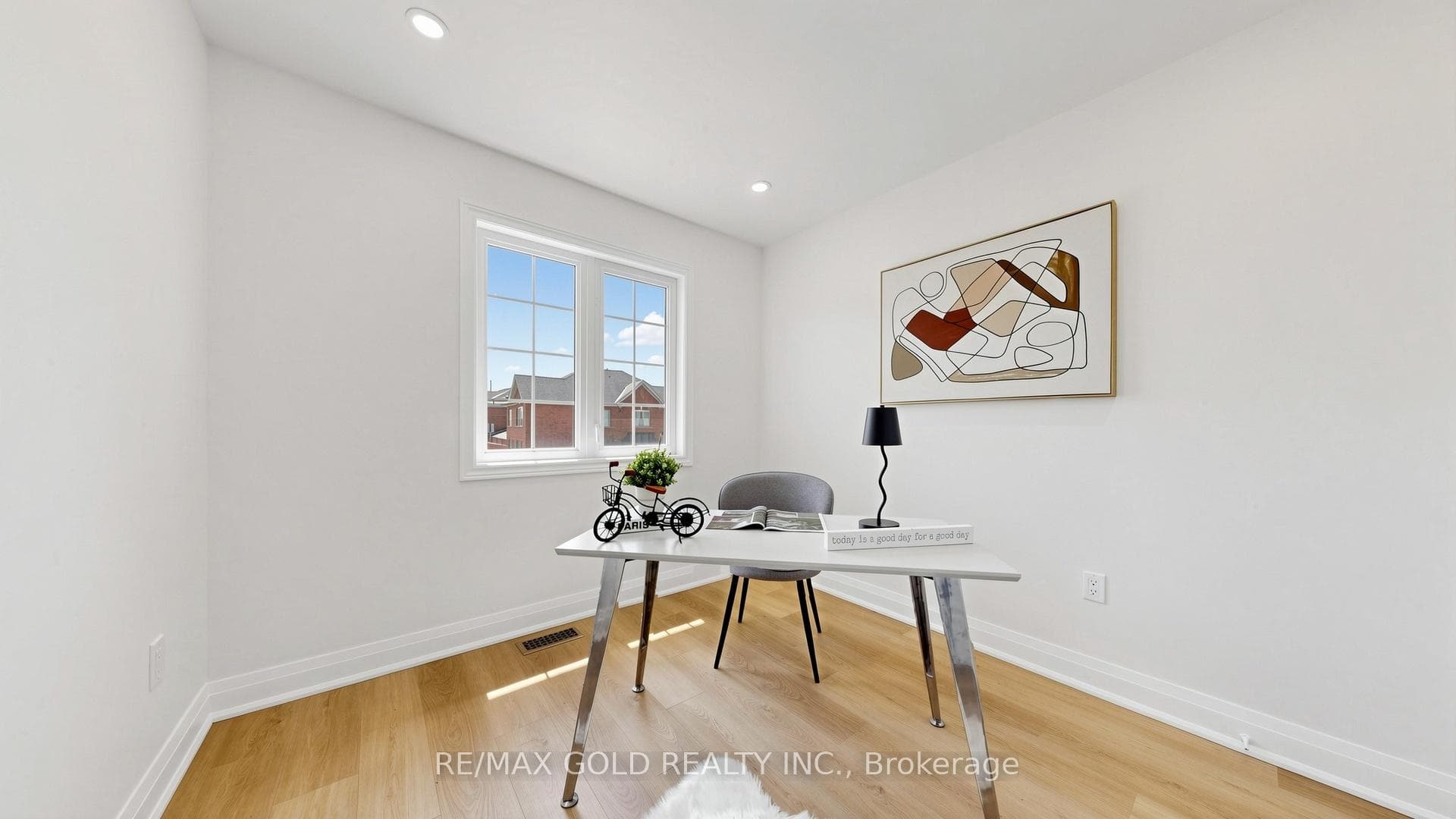9 Edgewater Court photo 32