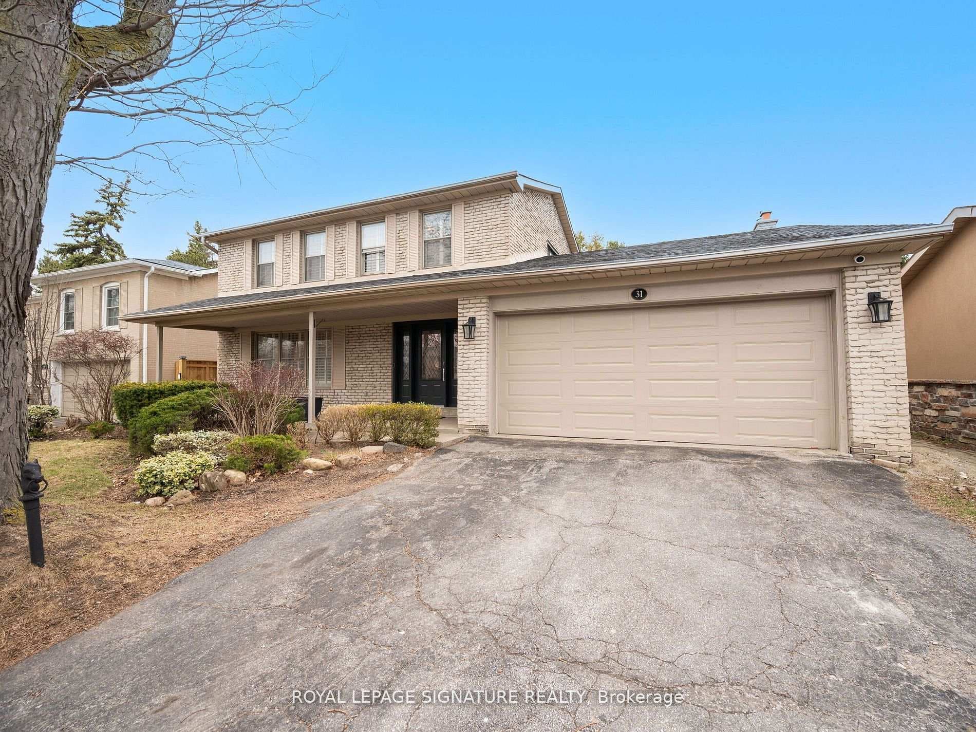 31 Hatherton Crescent photo 2