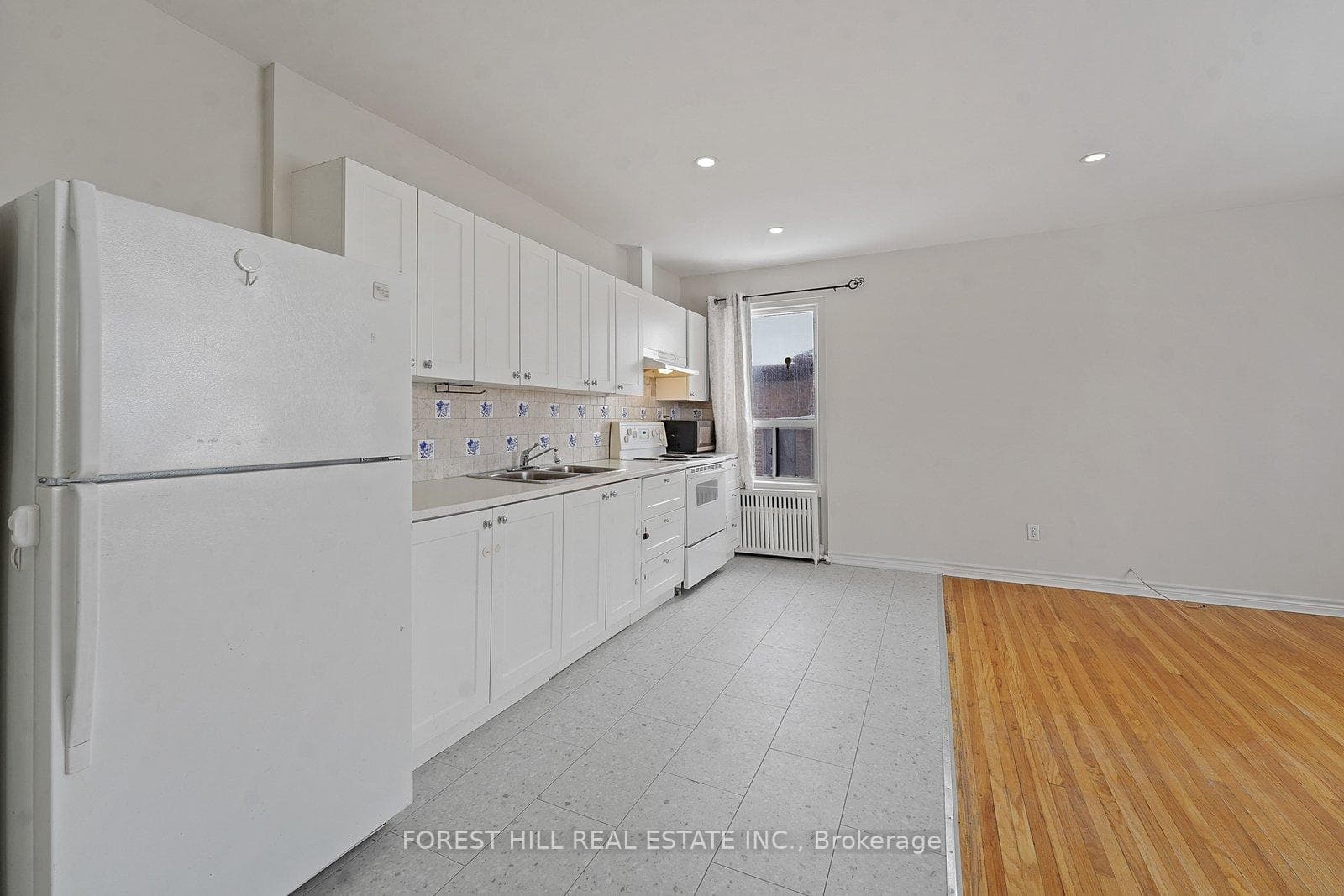 2839 Keele Street Unit 6 photo 6