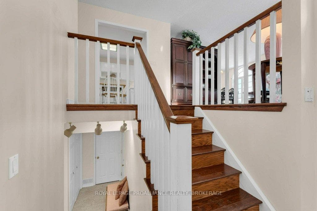 660 Roosevelt Drive photo 6
