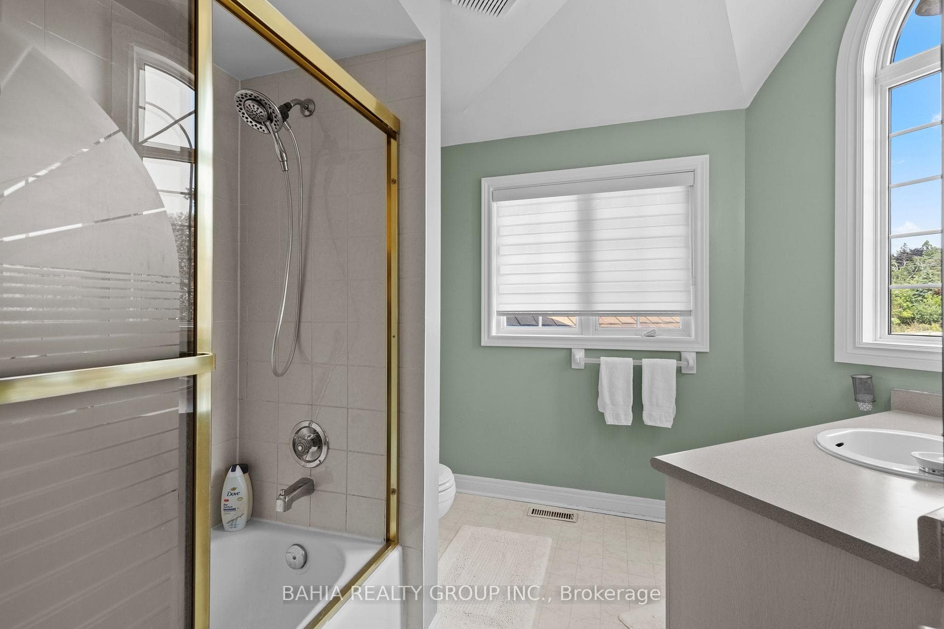 2 Tanis Crescent photo 20