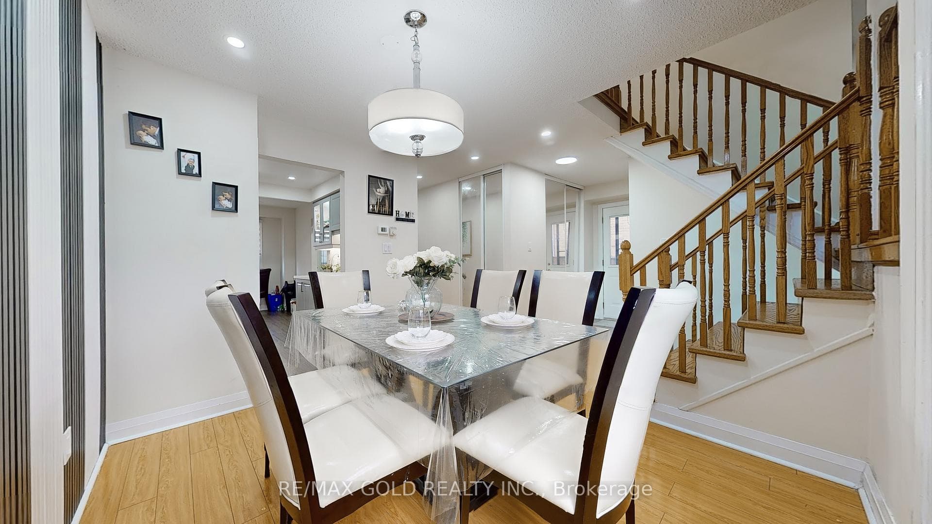 35 Lady Stewart Boulevard photo 7
