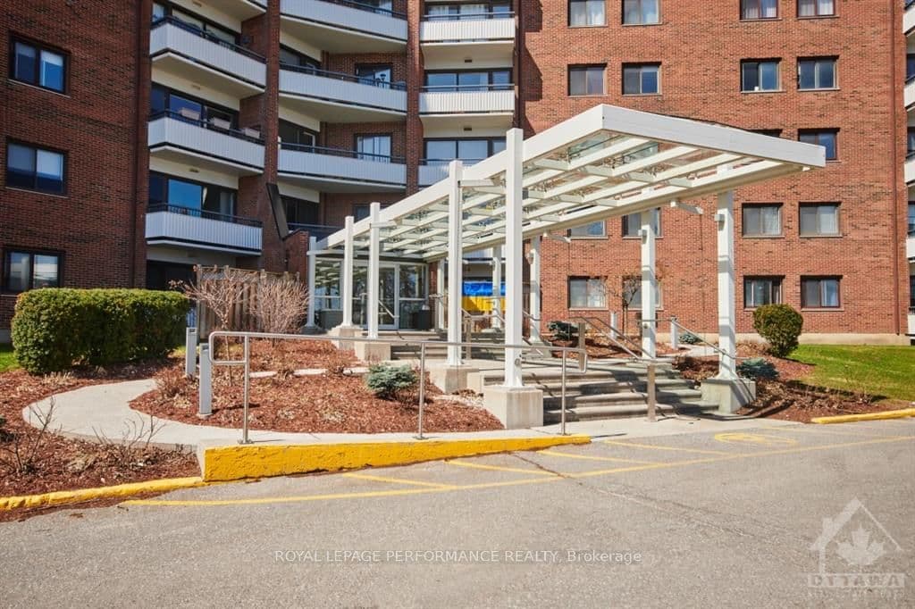 20 CHESTERTON Drive Unit 1118 photo 2