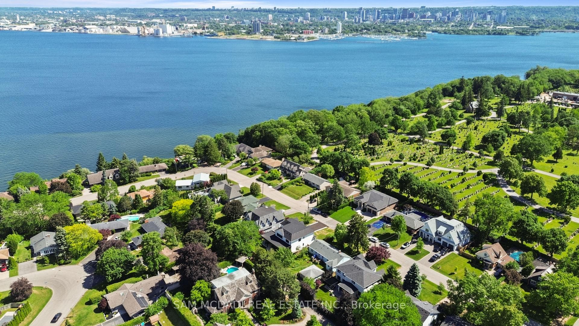 899 Danforth Place photo 2