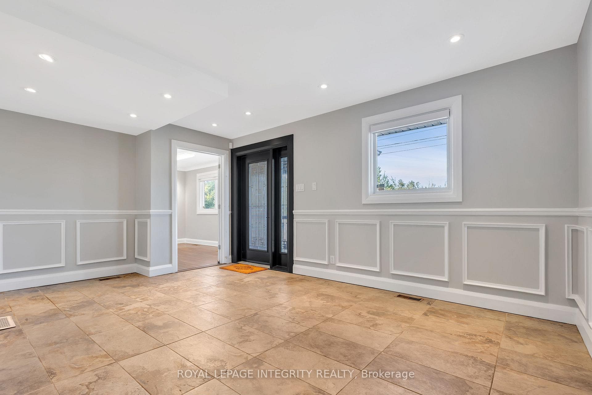 1443 Woodroffe Avenue photo 14