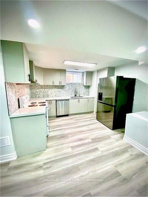 78 Clairfields Drive Unit Lower photo 3