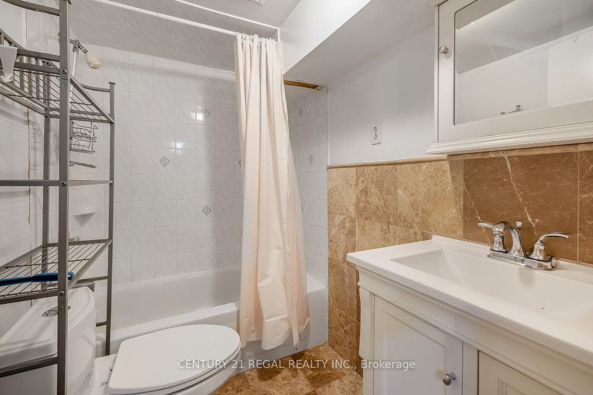 105 Lord Roberts Drive photo 28
