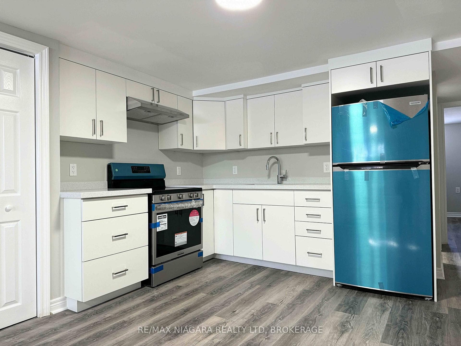 7 East Hampton Road photo 1
