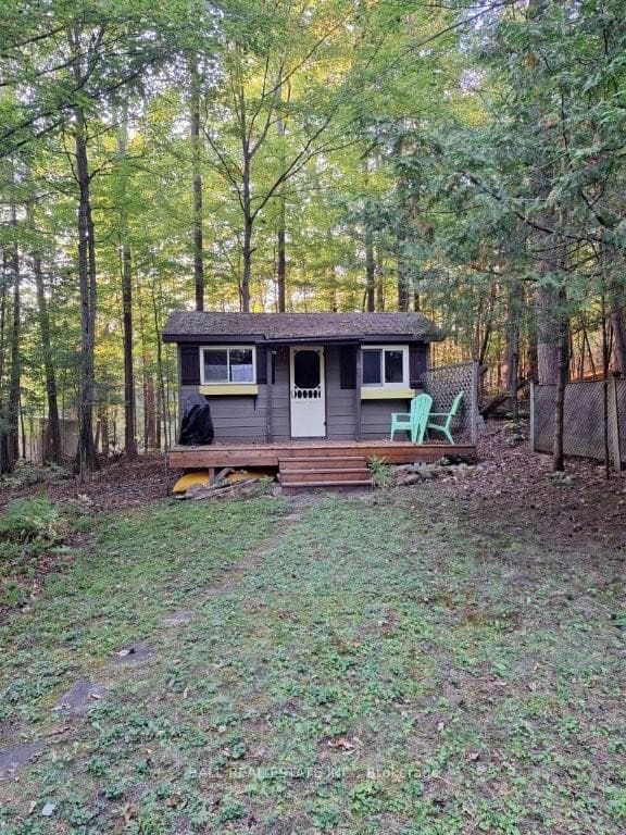 Colonial cabin-2 bedrooms, kitchen, sitting area