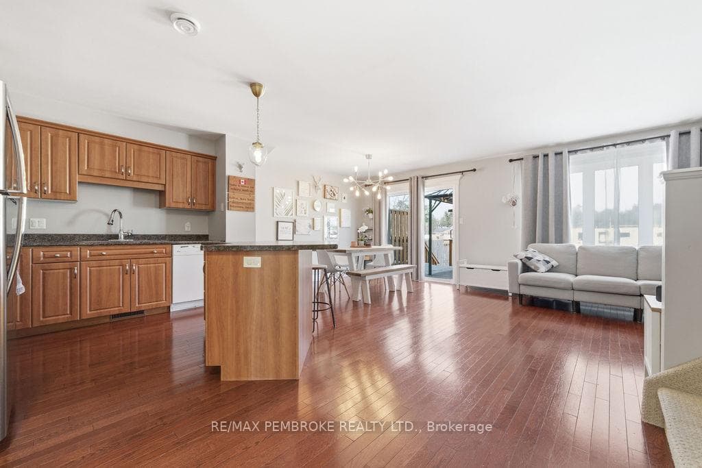 2095 Sandstone Crescent photo 14