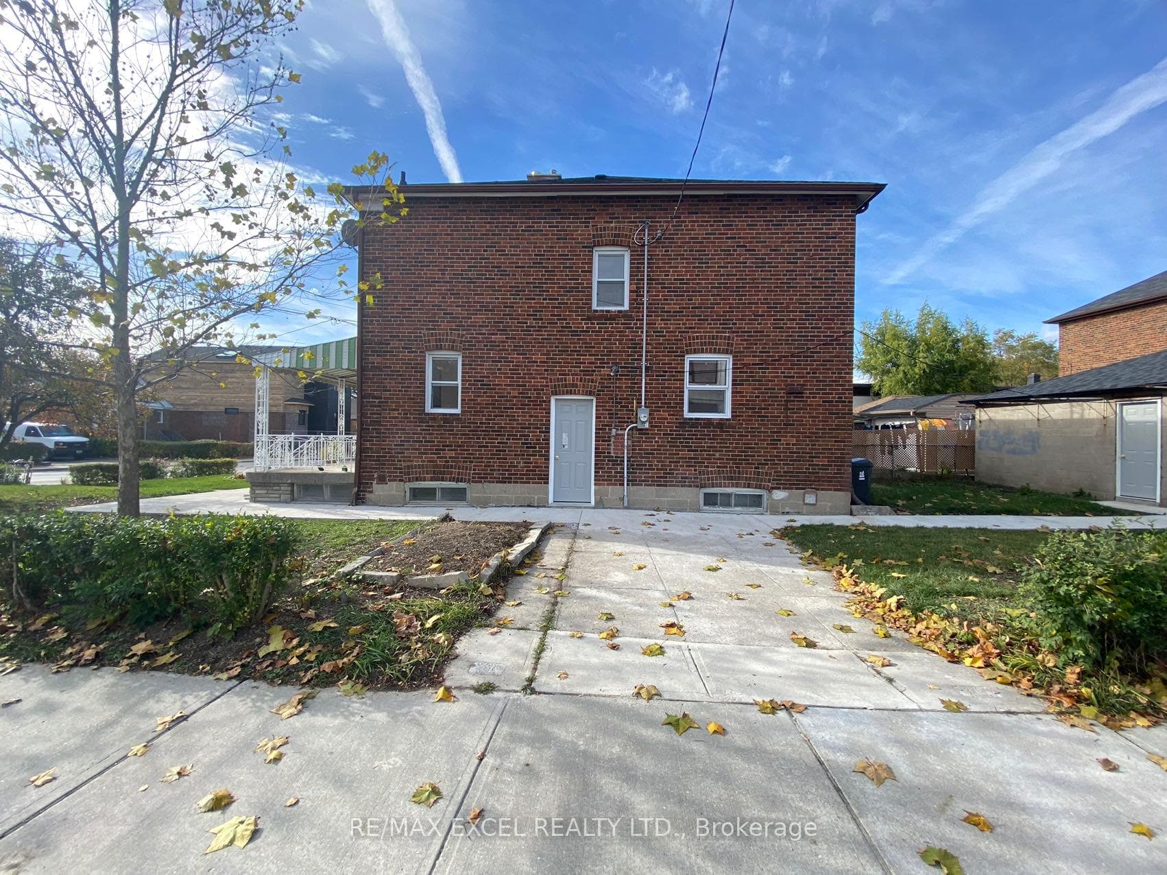 443 Vaughan Road photo 32