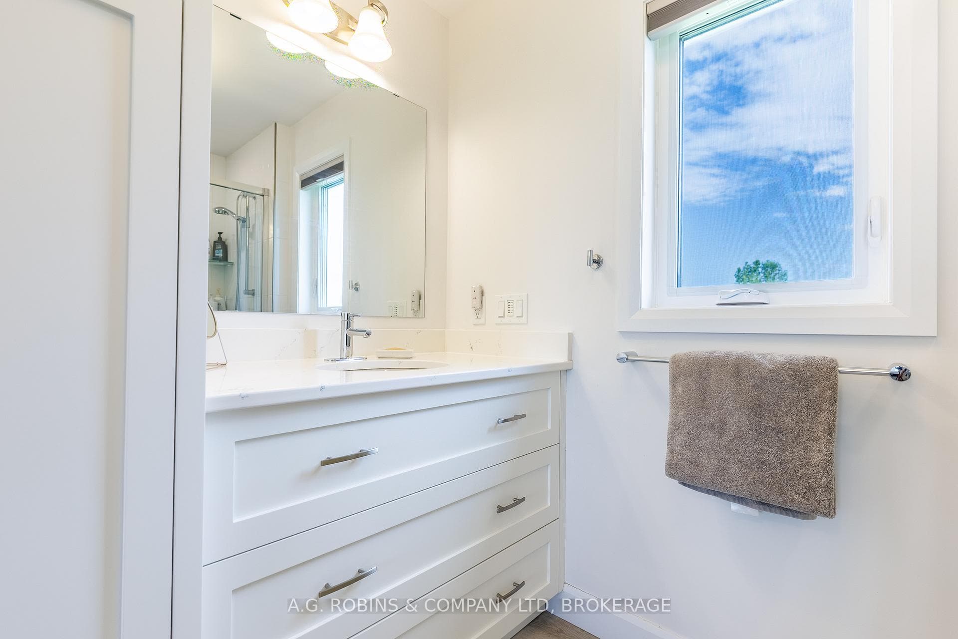11716 LAKESHORE Road photo 32