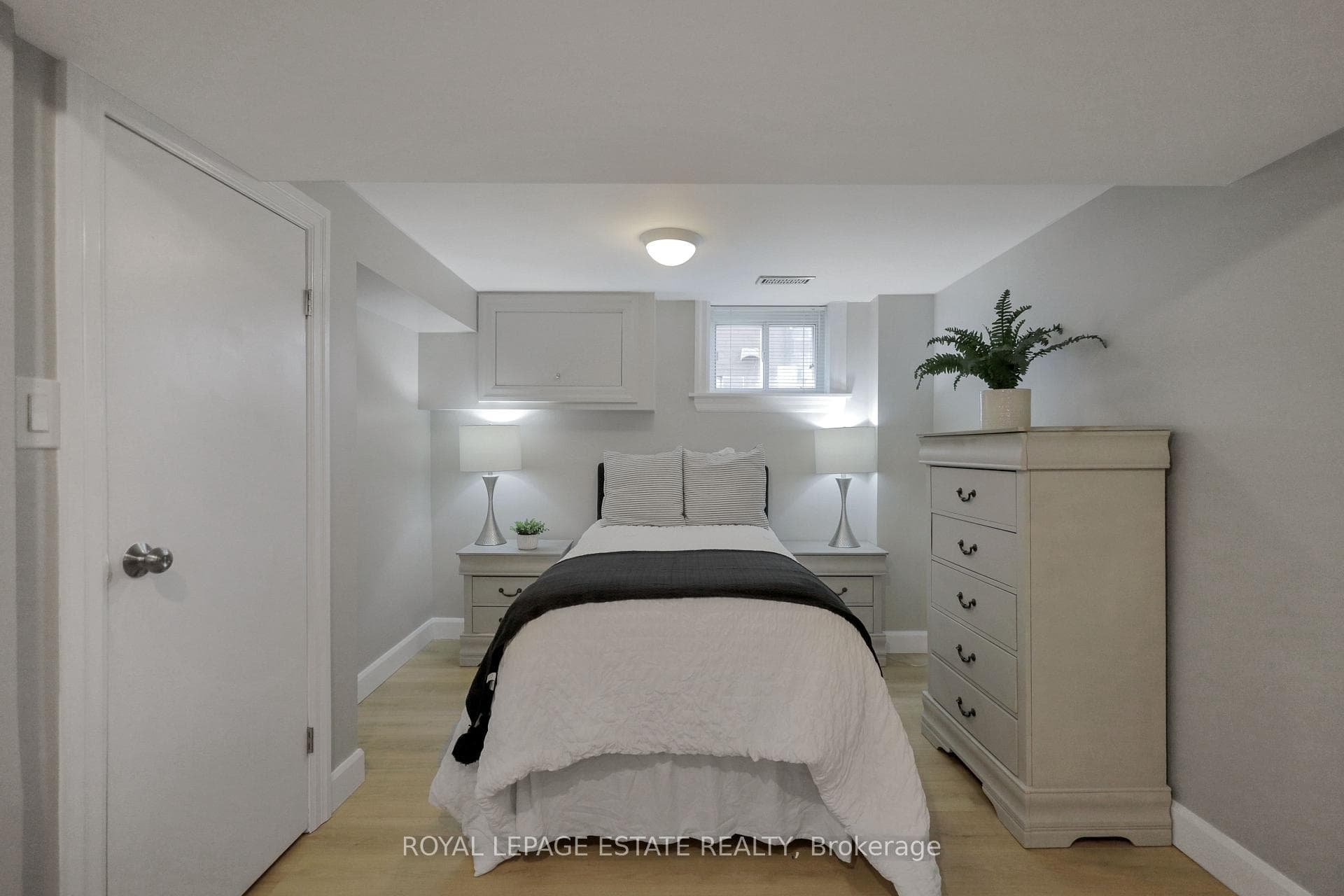 Extra Bedroom & Ample Storage: Space to Breathe.