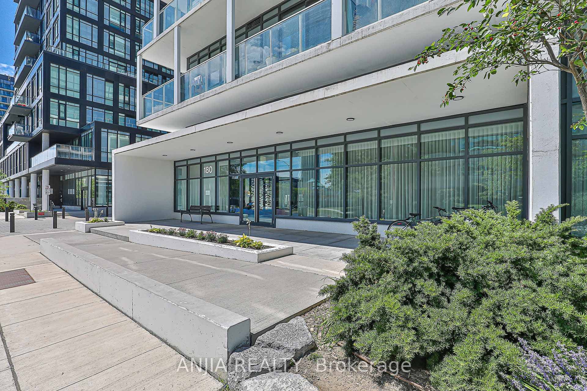 180 Fairview Mall Drive Unit 1603 photo 3