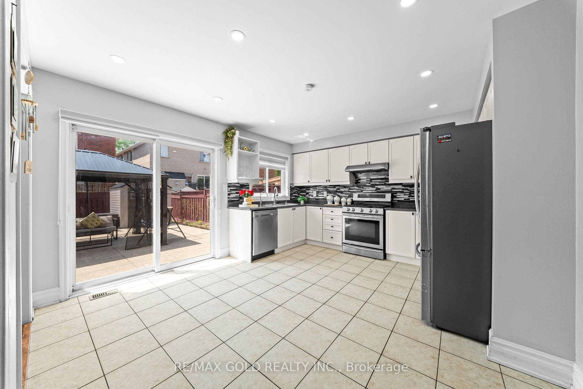 8 Bayridge Drive photo 10
