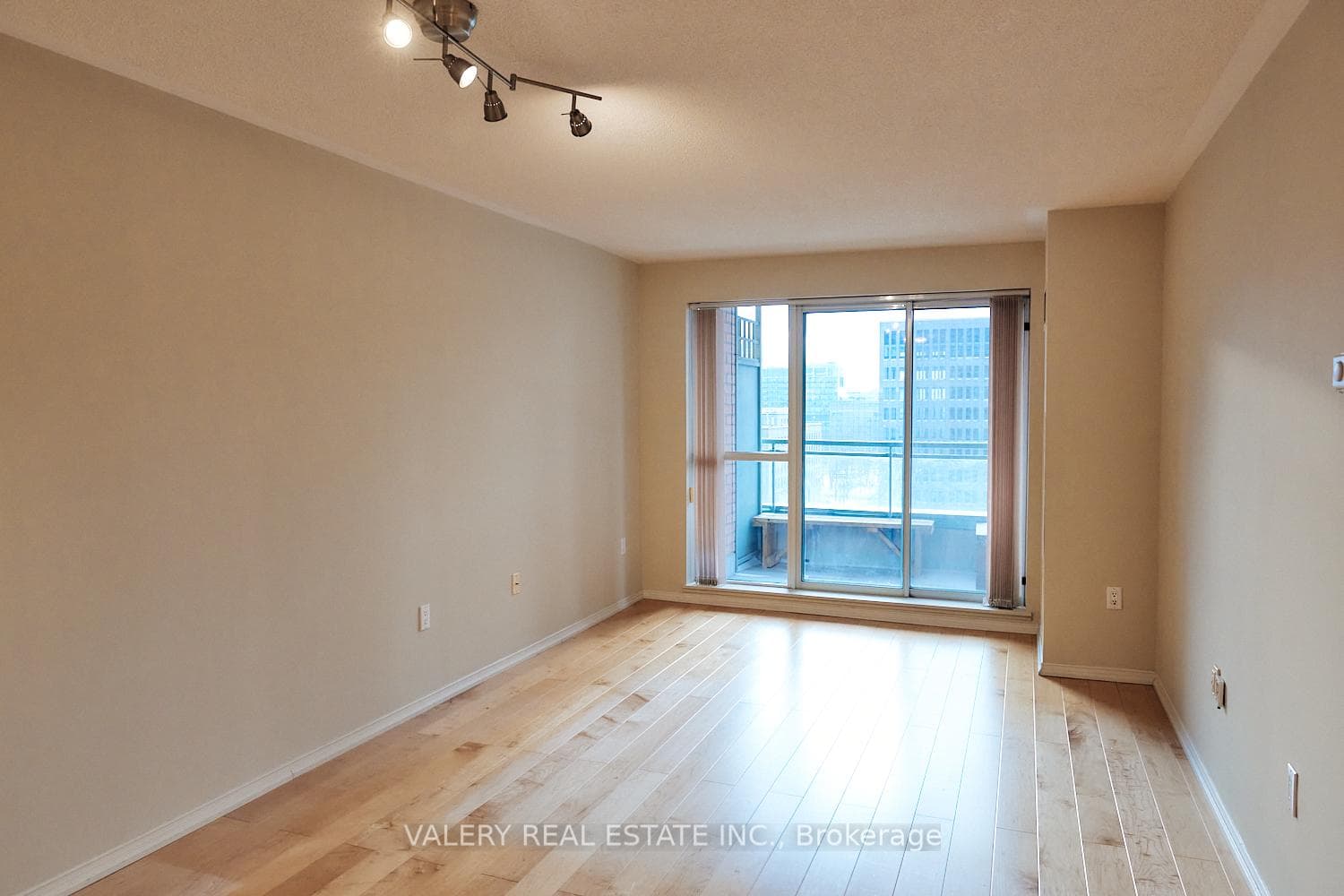 887 Bay Street Unit 1211 photo 5