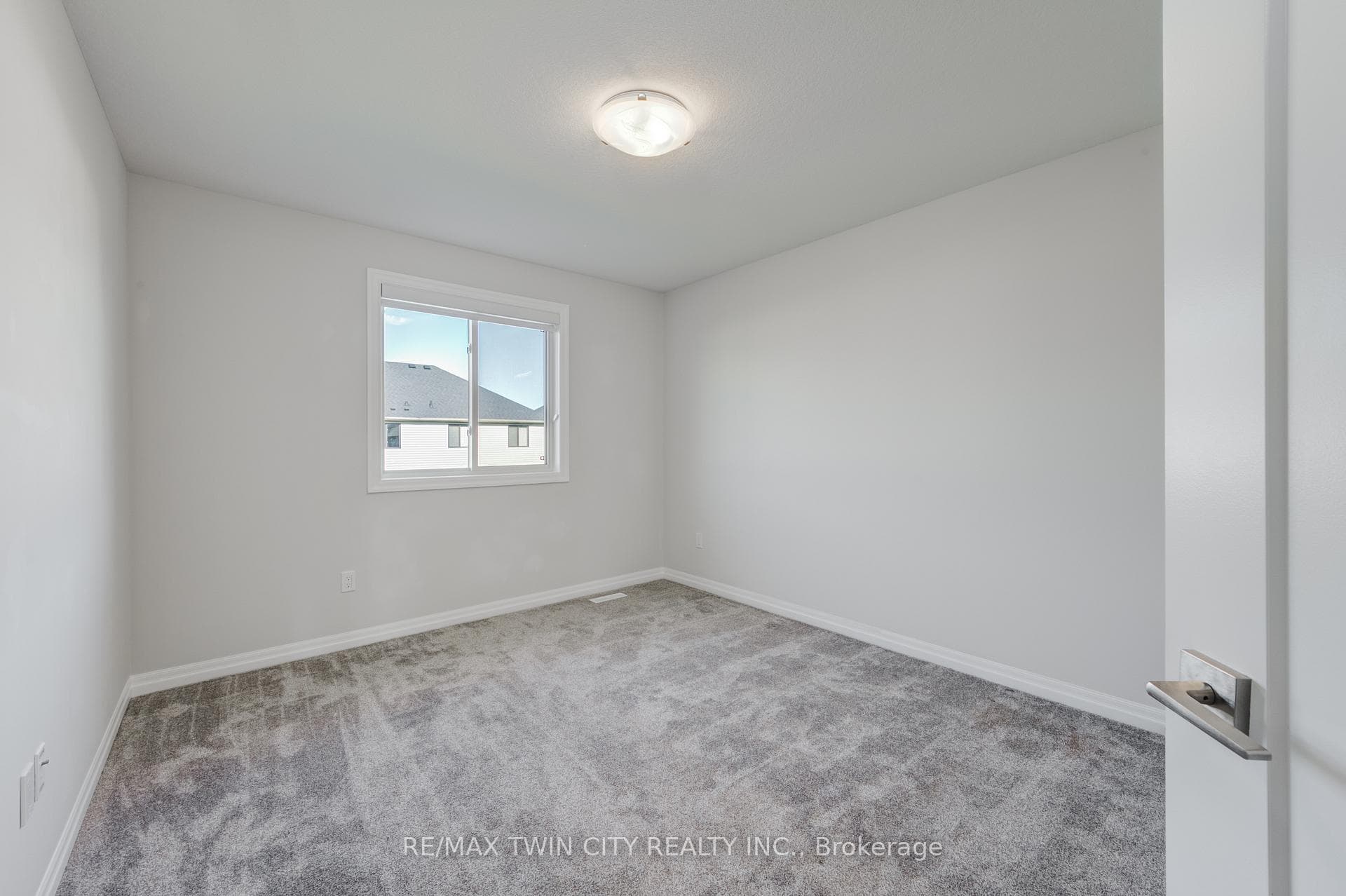 85 Keba Crescent photo 21