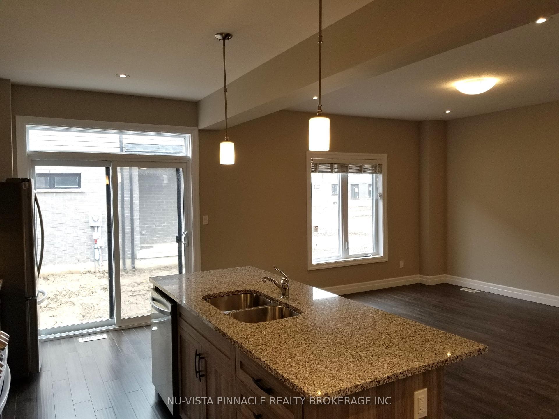 3074 Turner Crescent photo 10