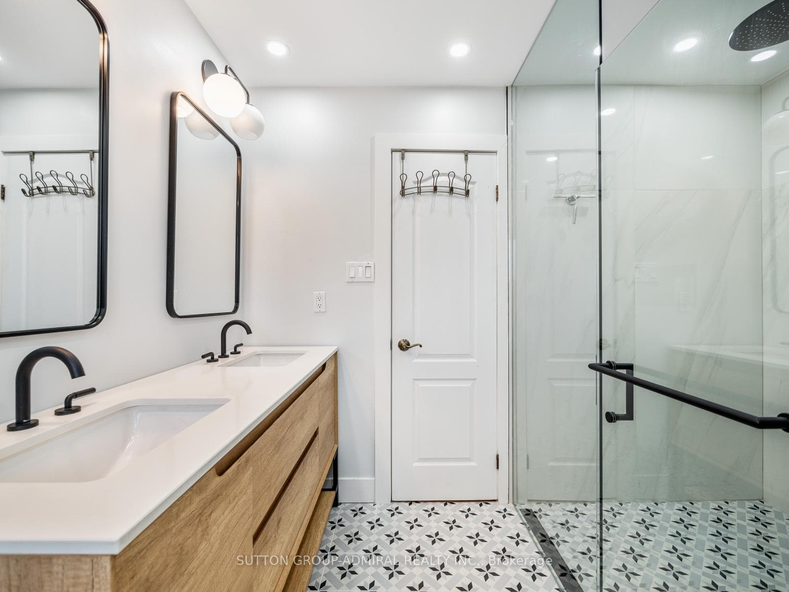 92 Jeanne Drive photo 27