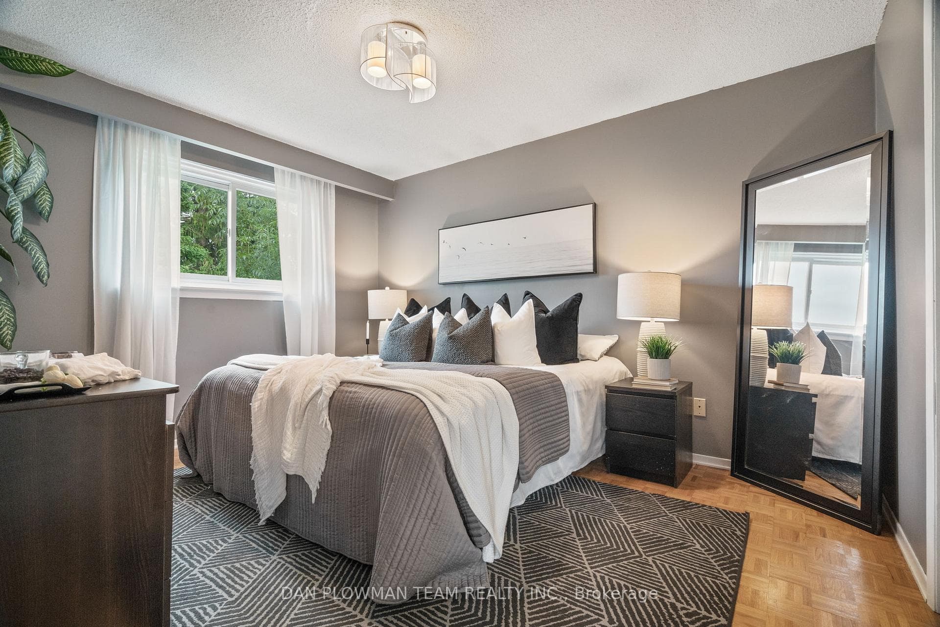 37 Loscombe Drive photo 13