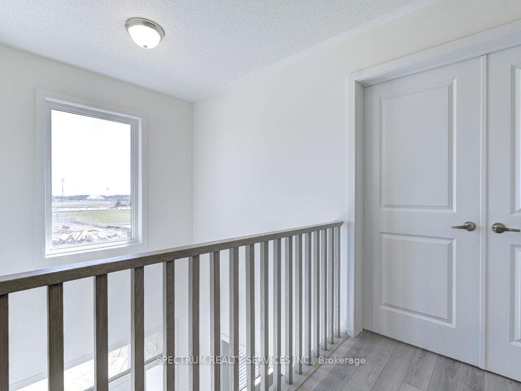 1556 Roseway Way photo 22