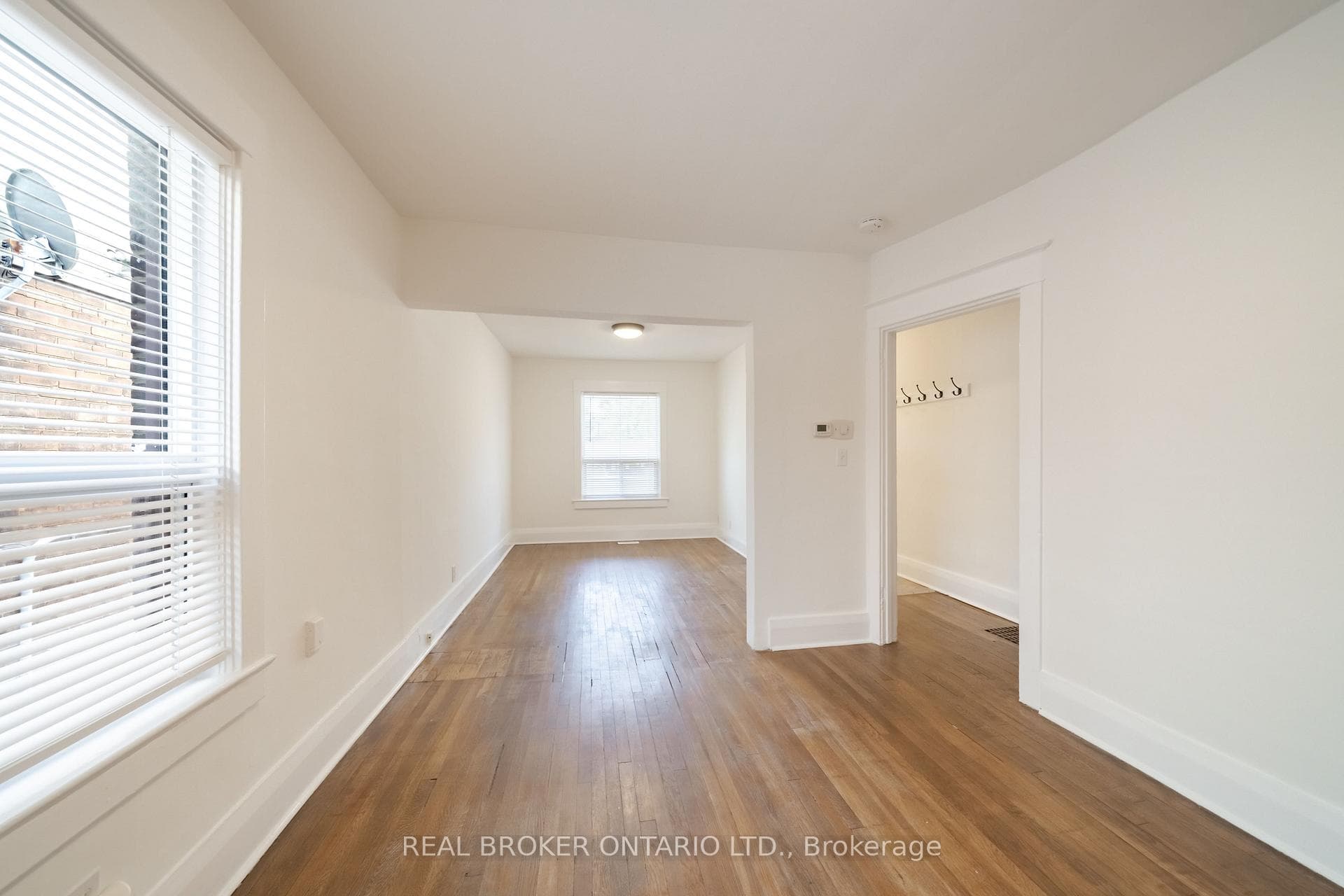 542 Glebeholme Boulevard Unit MAIN photo 2