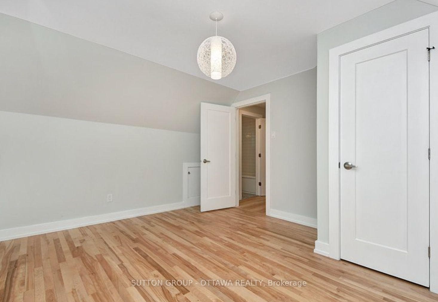 1598 BOTSFORD Street photo 7