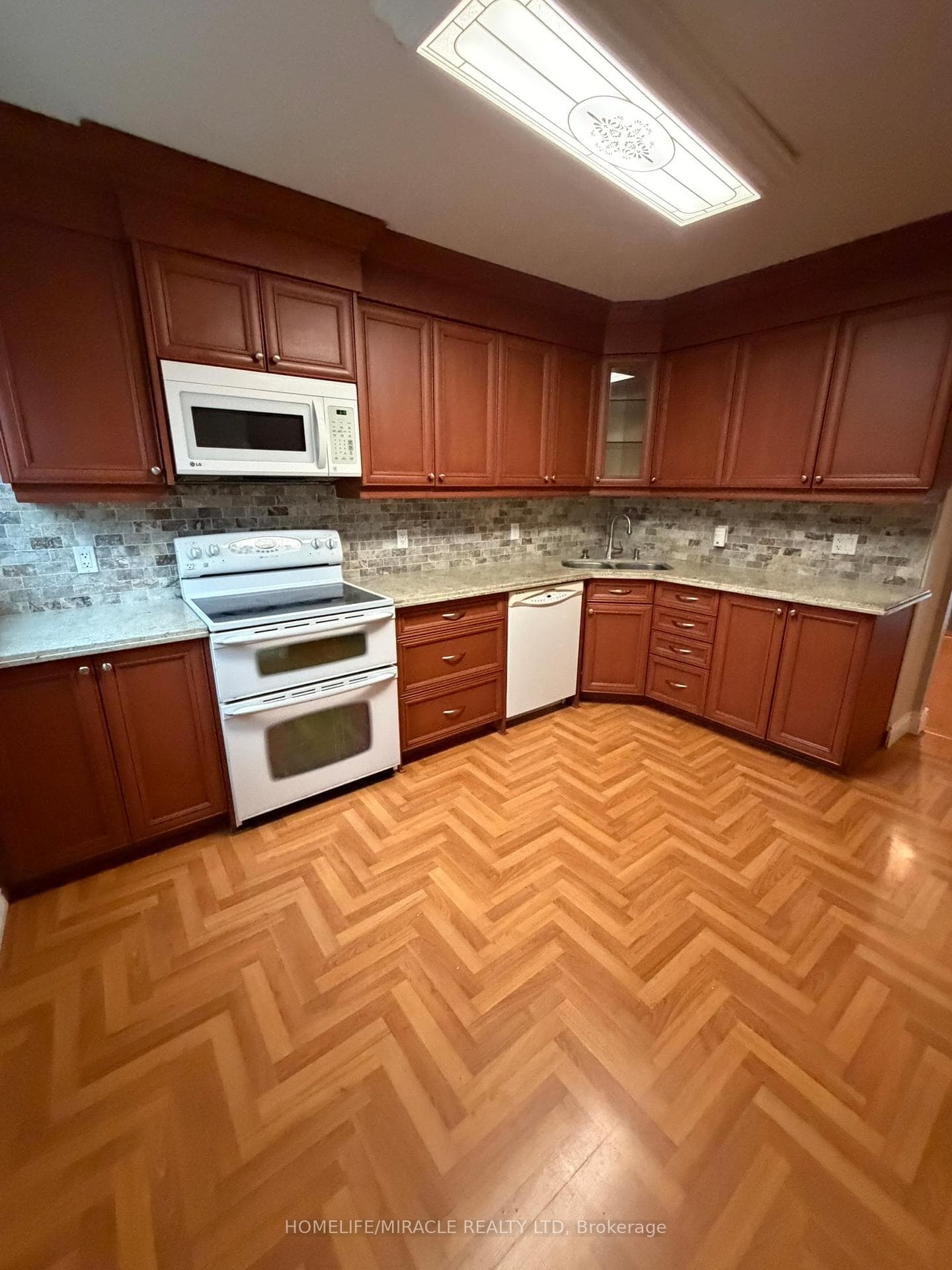 400 Bloor Street Unit 58 photo 3