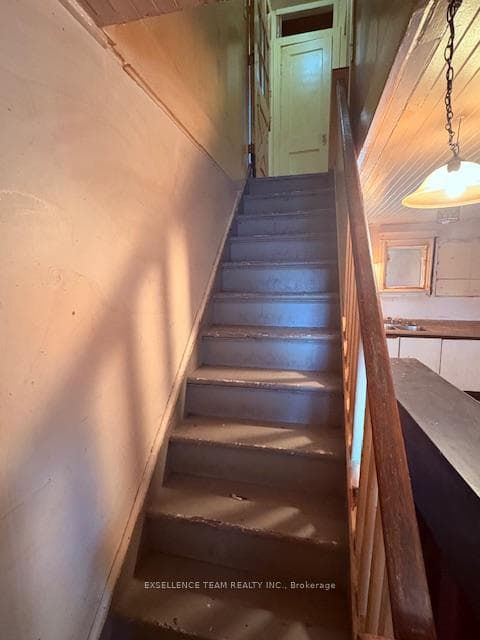 1 Menard Avenue photo 8