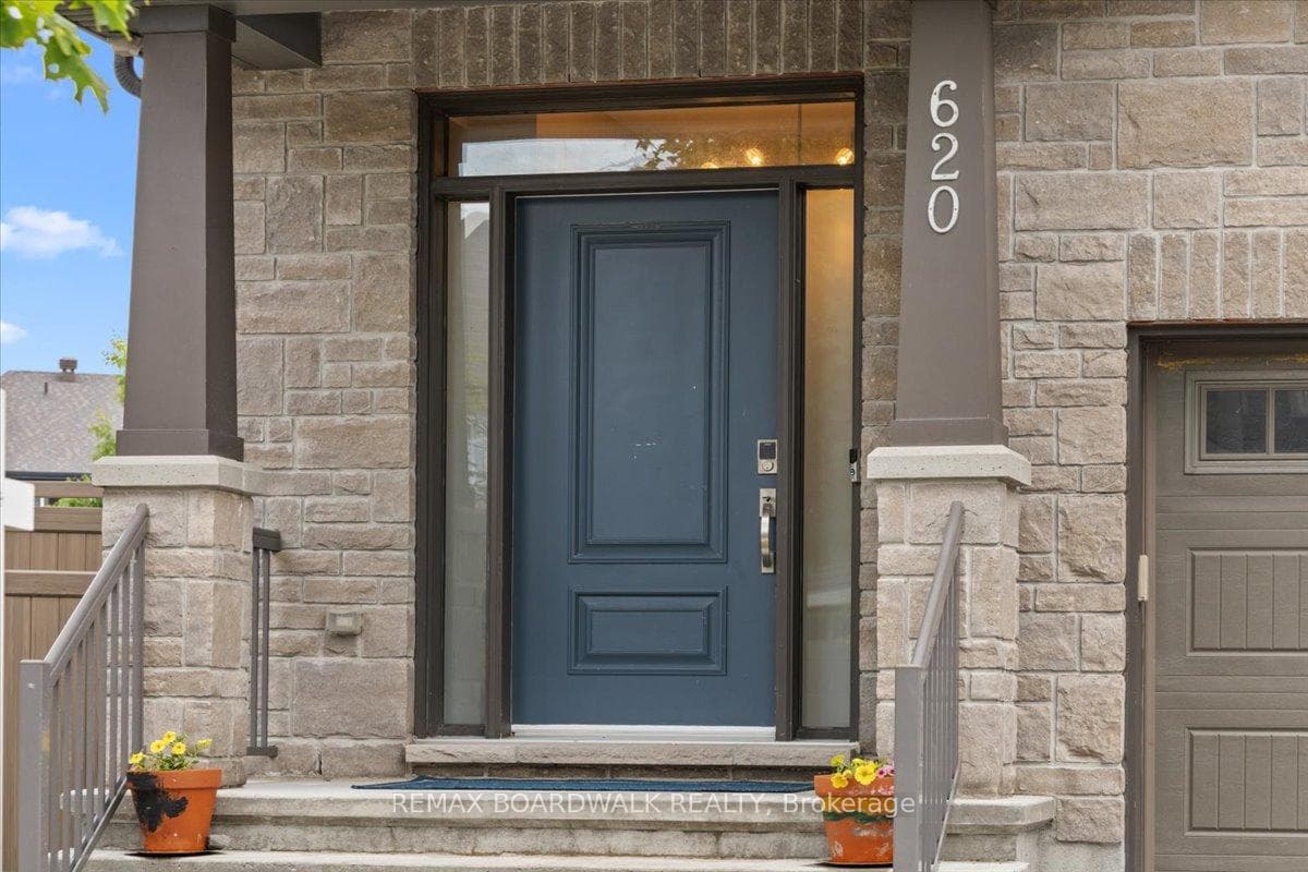 620 Barry Helman Drive photo 2