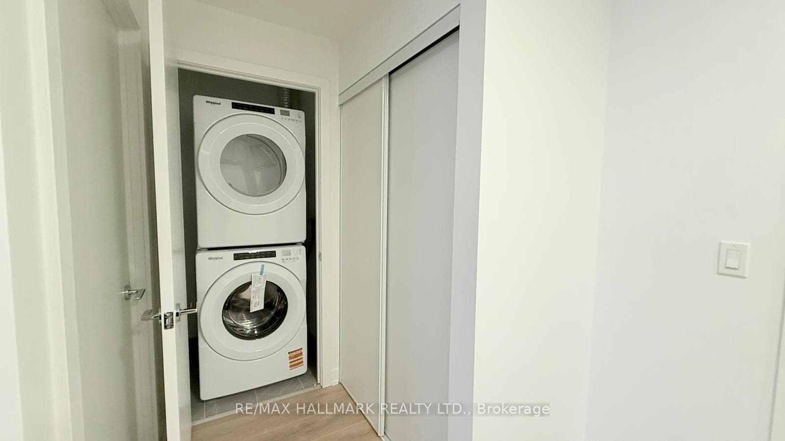 1037 The Queensway N/A Unit 807 photo 13