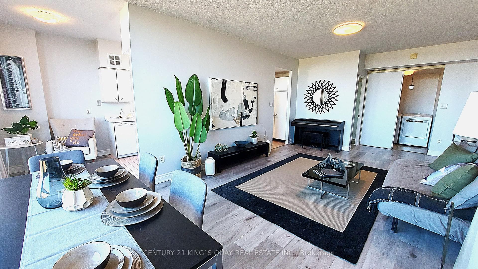 326 Major Mackenzie Drive Unit 801 photo 2