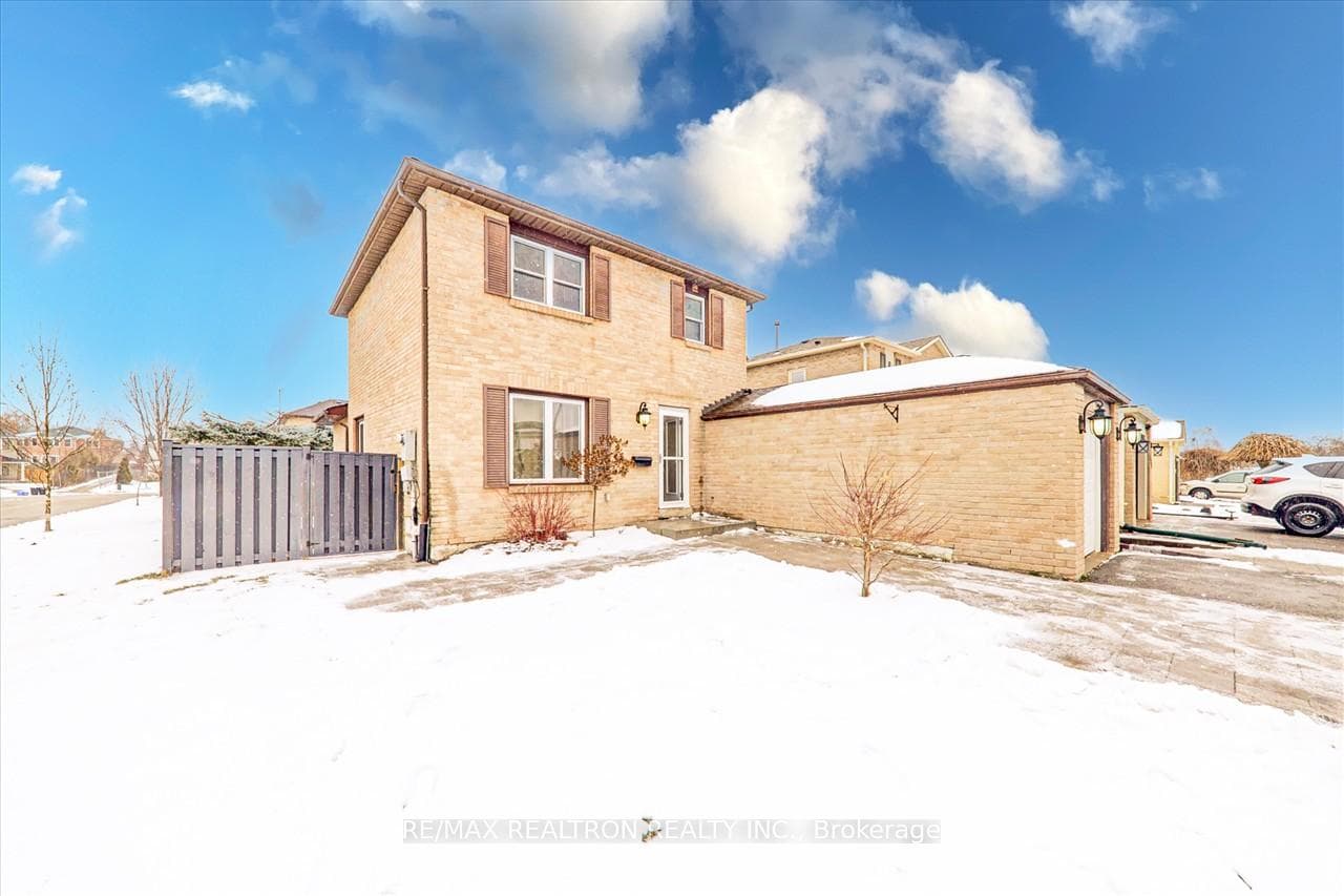 635 BECKWORTH Square Unit BSMT photo 2