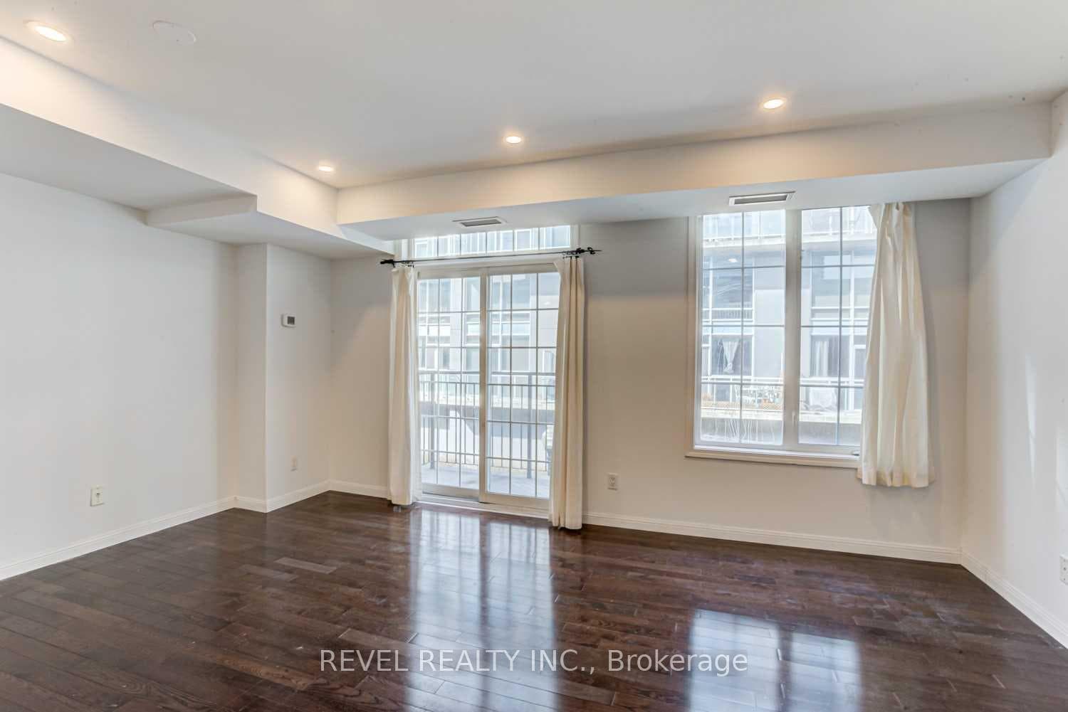 70 Douro Street Unit 267 photo 9