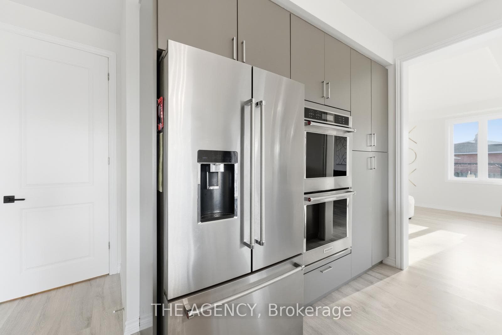 10 Maple Avenue photo 15