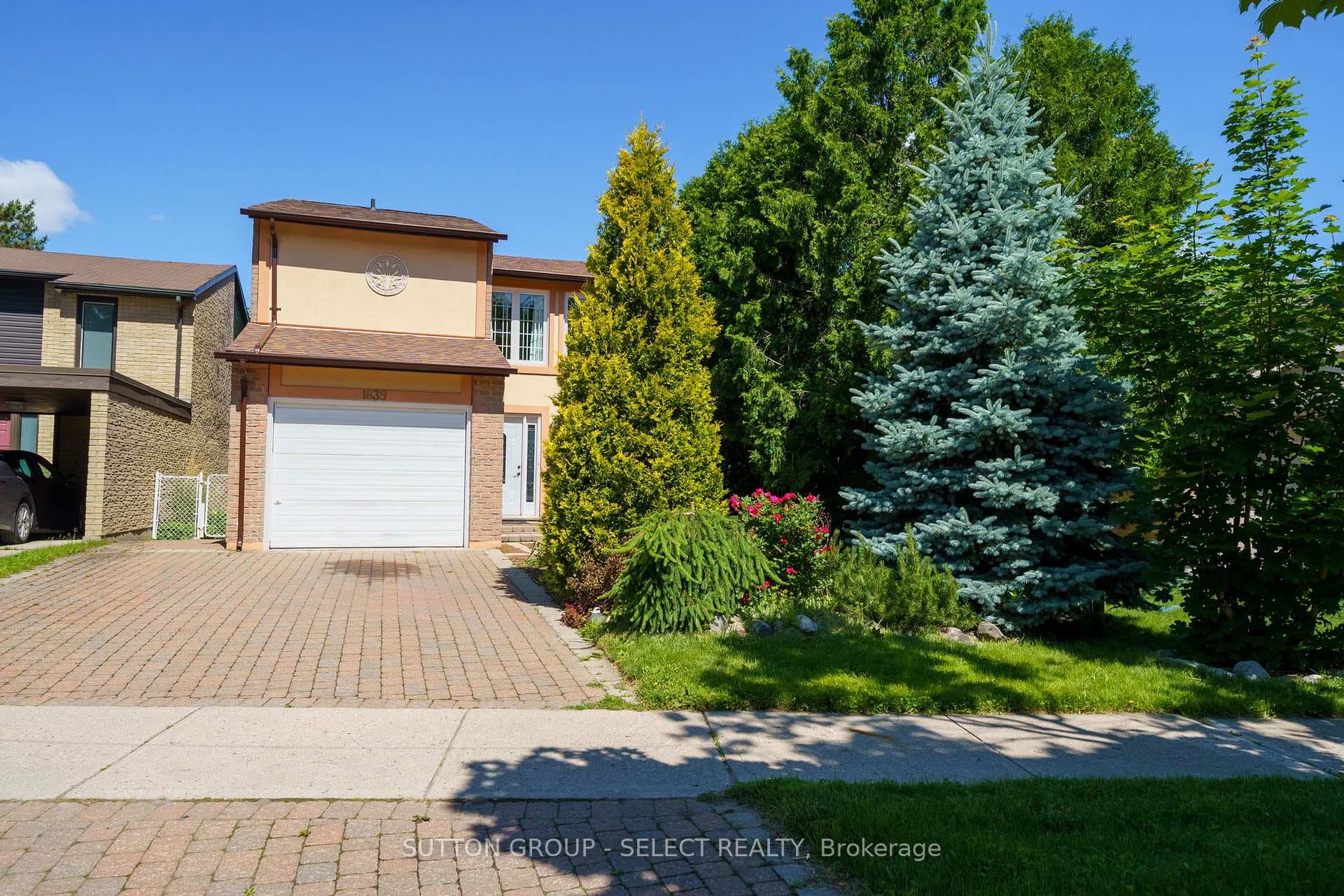 1839 Aldersbrook Road photo 2