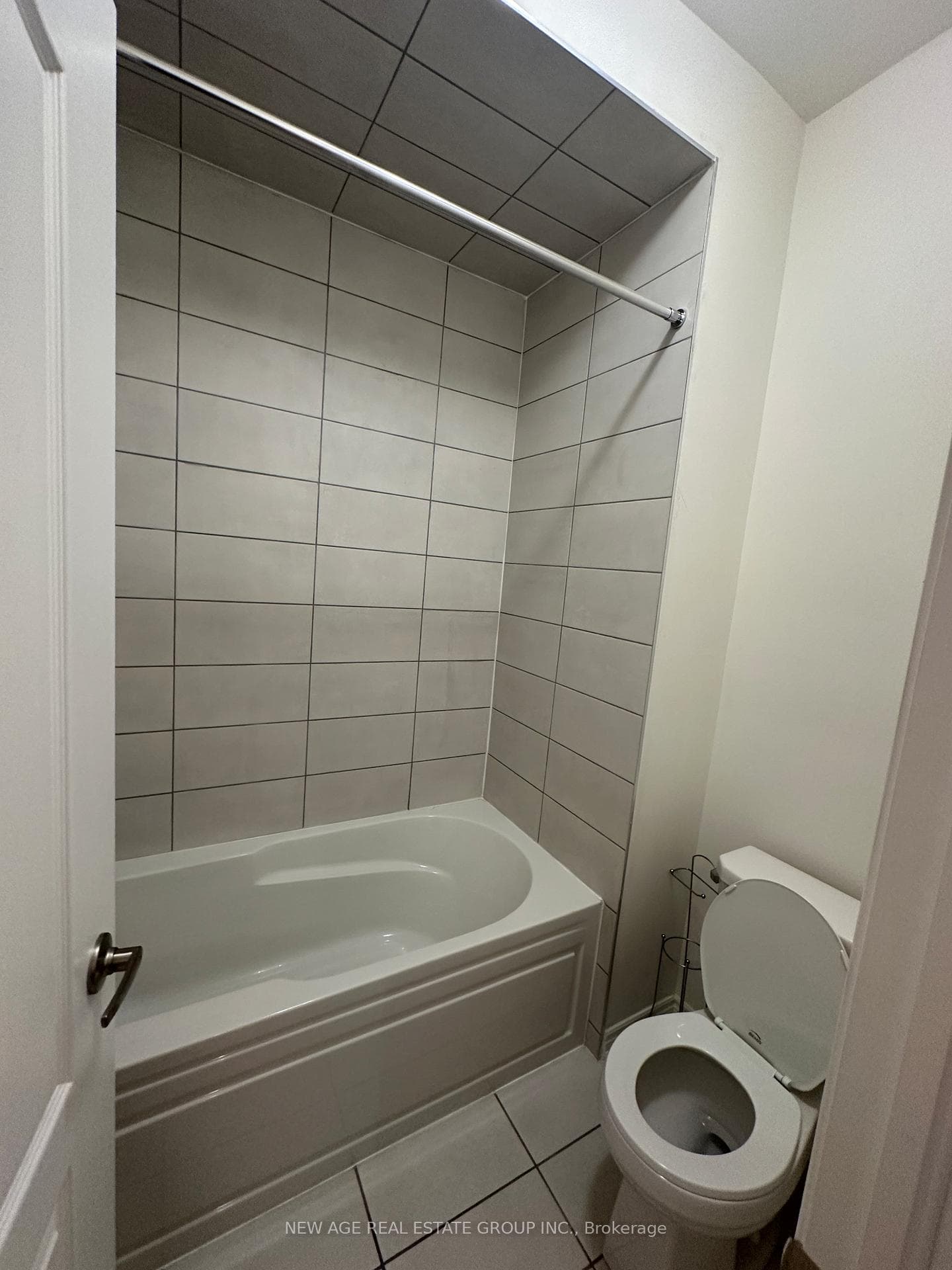 517 Dundas Street photo 28